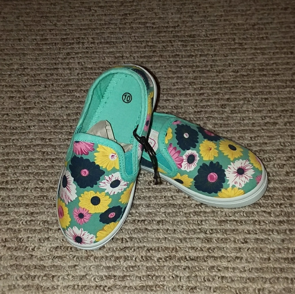 **NWT** Girls Shoes